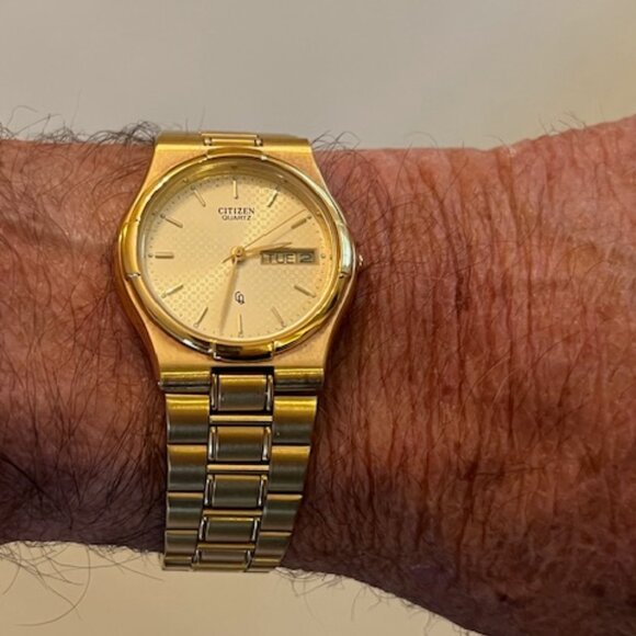 CITIZEN | Gold-Tone Quartz Men's Watch-NEW Battery - Picture 2 of 7